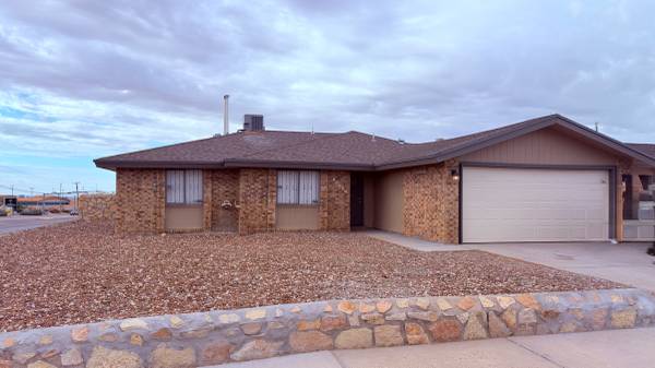$1,800 / 3br - 1206ft2 - $1,800 / 3br - $1,800 / 3br – Spacious 3BR House w/ Garage & Yard63971417417730120