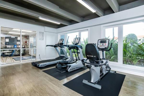 $1,950 / 1hab - 750ft2 - Armarios Empotrados, 1/Hab 1/Baño, Ubicado en Boca Raton (2500 N Federal Hwy, Boca Raton, FL)63825137115907124