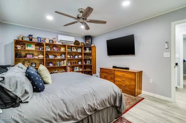 $1,200 / 1br - 600ft2 - This amazing property & building feature an incredible 2000 sq ft shop (Breaux Bridge)63857517154819121