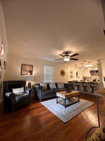 $2400.00 / 2br - 1000ft2 - Riverbend 417A63748402418561123