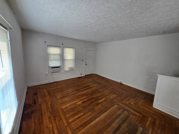 $1050.00 / 3br - 1400ft2 - 1047 Murray Ave, Akron, OH 4431063621849506307124