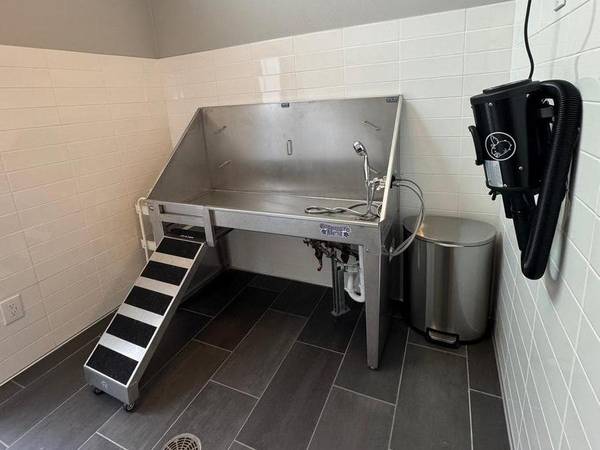 $2,522 / 2br - 1010ft2 - Pets Welcome, Vaulted Ceilings, Washer/Dryer, Renovated Units63934288758019124