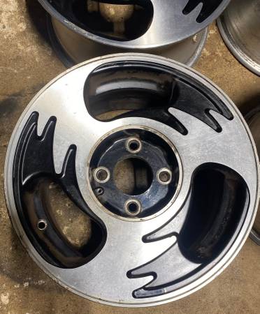 4 Alloy Rims 15-inch 4x114 - $250 (Waukegan, Gurnee, Lake Bluff, North Chicago, Grayslake, Zion)63471152546177122