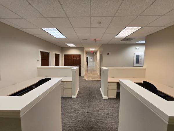 $215 Coworking Space – Desks Available Daily or Monthly (Libertyville, IL)64173448018434120