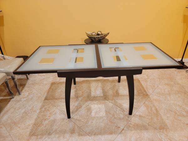 Conjunto de comedor italiano, mesa cuadrada extensible y 4 sillas con fundas dobles - $1.850 (Staten Island)63471466999299122