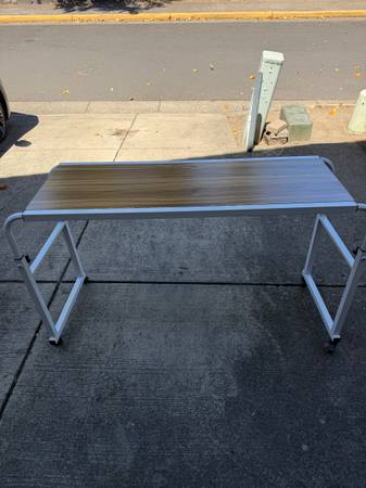 Adjustable height rolling table on wheels excellent 1