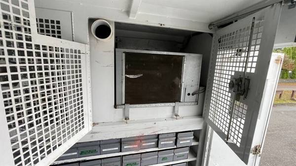 2008 Ford F550 11' ENCLOSED - Photo 11