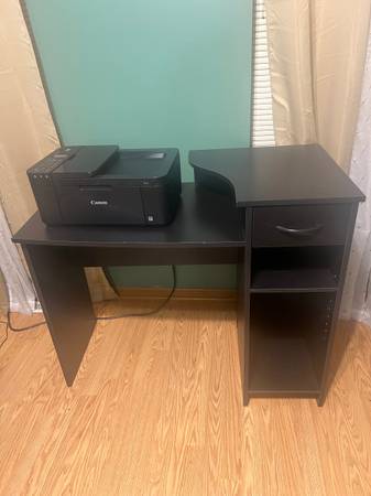 Computer desk 1
