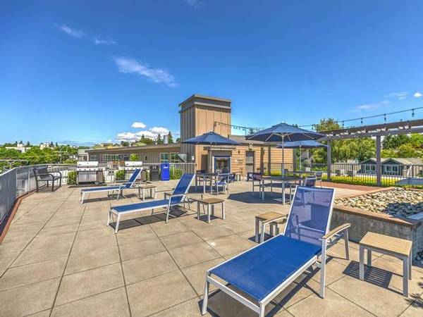 $2,203 / 1br - 591ft2 - Fitness center, Roof -Top w/ Spectacular Views, FOB Access Doors (Wallingford)63688514649731122