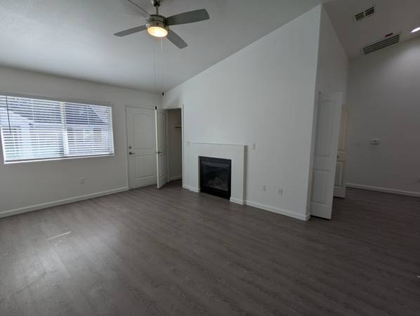 $2,071 / 2br - 1199ft2 - Fall in Reno is pure magic, cozy up in our spacious cottage! (Reno)63682273116163121