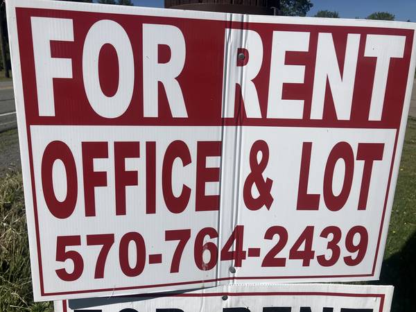 Large office with large parking lot for rent by owner. Located on 507 1