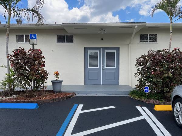 $2,000 / 2000ft2 - Edificio de iglesia en alquiler (Hollywood, FL)63825132762755120