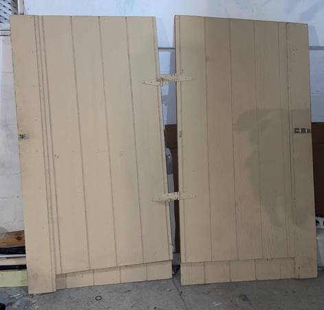 Large Farmhouse Wooden Doors 1
