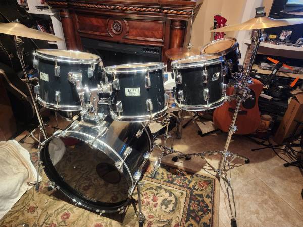 Complete 7 pc. Drum set  w Zildjian ride 1