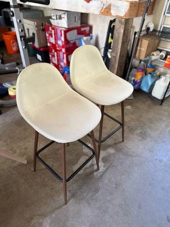 Set of 2 Beige Bar Stools 1