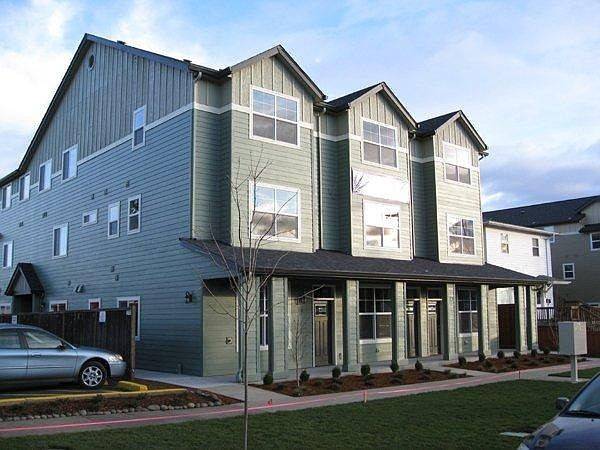 Beautiful 10-plex close to Safeway and Café Yumm! 1