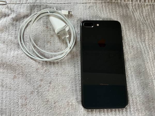 Apple I Phone 8 Plus 1