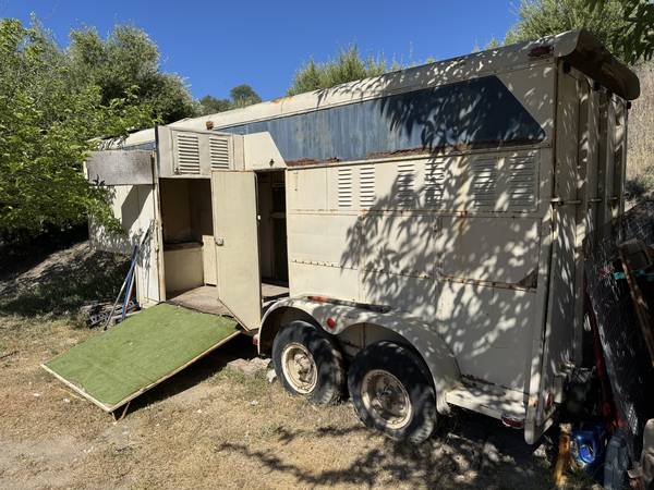 Horse Trailer 1