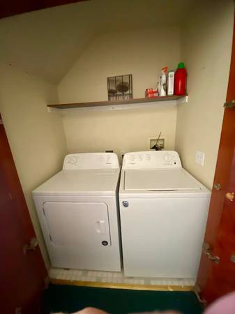 $880 / 1br - 400ft2 - Habitación completamente amueblada en un entorno boscoso. A corto o largo plazo. (Mount Shasta)63678184624001122
