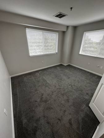 $1,900 / 1br - 790ft2 - Balcony, Garage, 2 Bank Elevators (180 Woodbury St, Manchester, NH)63932060272898123