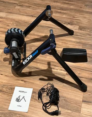 Wahoo KICKR SNAP WFBKTR3 Bike Trainer 1