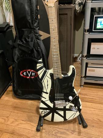 Fender EVH Striped Series '78 guitarra Eruption Relic de fábrica - $825 (Holiday Hills)63470450630019121