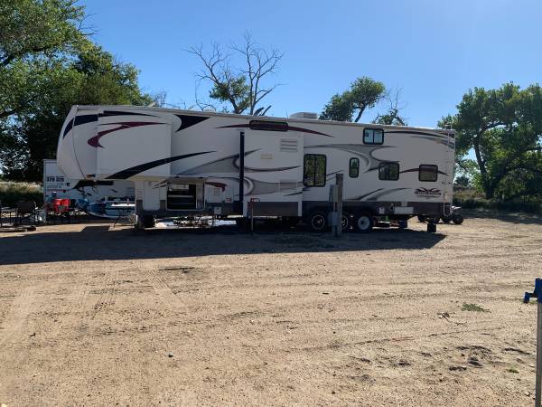 2011 43’ toy hauler 1
