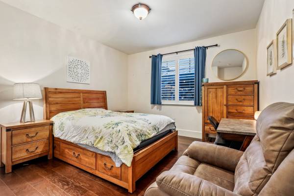 Solid Maple Queen Bedroom set 1