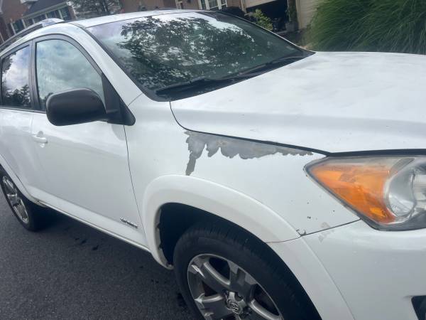 RAV 4 - $4.000 (Fairfax)63439970617859121