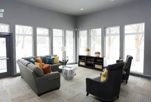 $1,495 / 2br - 970ft2 - Short Term Lease, Wood Style Flooring, Flex Rent (2880 Woodland Hills Dr, Colorado Springs, CO)63658112553475124