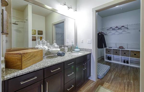 $650 / 6br - Small but Mighty – Furnished Room Near Campus (Waltham)63856445626497124