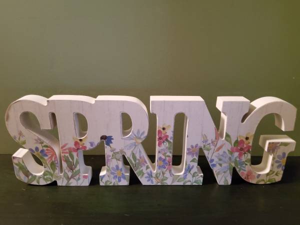 Spring Wooden Tabletop Decor 1