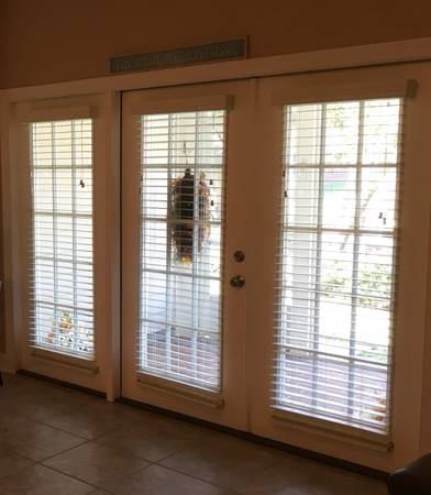 White patio door  blinds  3 with all hardware 1
