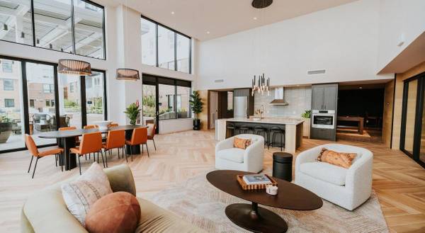 $2,995 / 2br - 957ft2 - Hasta 8 semanas gratis, ¡$1,000 de descuento en costos de mudanza en edificio moderno! (Shoreline)63688425473283123
