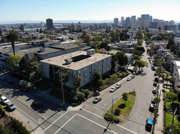 Quiet Top Floor Two Bedroom Apartment in Adams Point 1