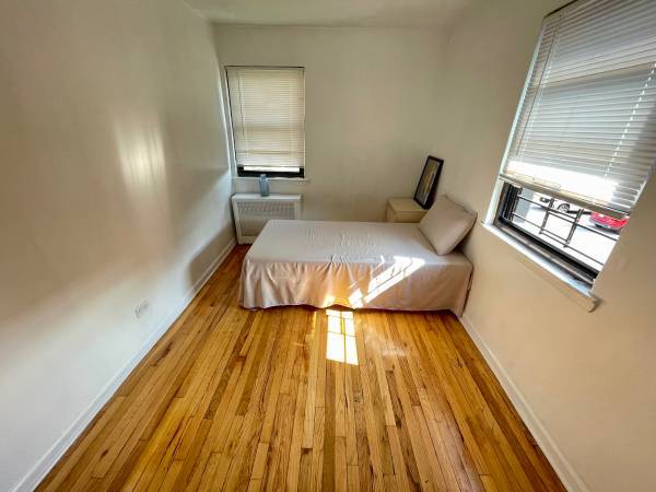 $1,200 / 2br - Convenient Room w/ Twin Bed, 73rd Avenue, Ready Nov 1 (Kew Garden Hills / Briarwood / Fresh Meadows)64033290228738123