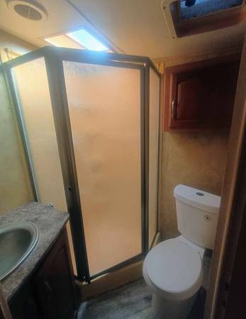 $5,000 Fifth wheel with 3 side outs (Cheifland)63823031462915121