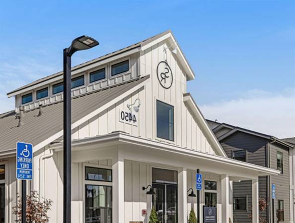 $3,095 / 2br - Bay Area Modern 2 Bed Apt + Resort Setting, Chandelier w Dimmer (Larkfield / Santa Rosa)63813639871491124