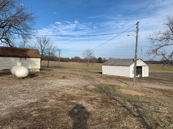 $1000.00 / 2br - 2233 Ohio Ter Ottawa, Ks 6606764025163000194123