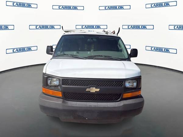 2016 Chevrolet Express 2500 - Photo 2