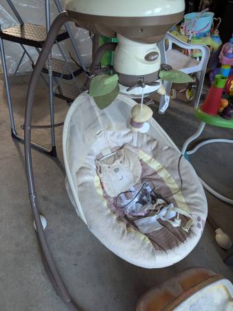 Fisher Price Snugabear Cradle 'N Swing 1