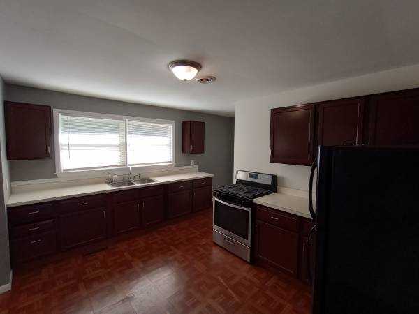 $1,600 / 3br - 1000ft2 - Charming 3BR Home in Joliet – Hardwood Throughout (Joliet)63898473509379121