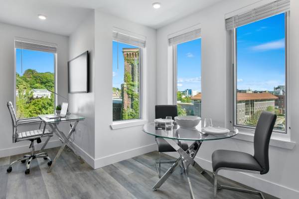 $1,775 / 9999ft2 - ****LUXURY STUDIO OVERSIZED NOVEMBER 1**** (Lynn)63620245937153124