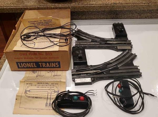 LIONEL #022 0 GAUGE SWITCH TRACKS ALL ORIGINAL. WILL NEED CONTROL WIRE 1