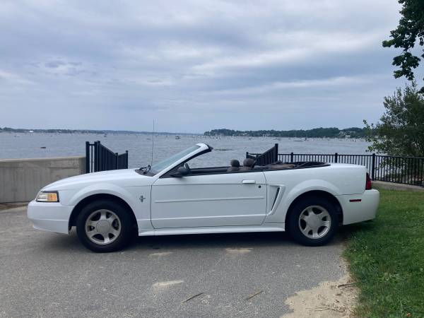 2000 Ford Mustang convertible 1