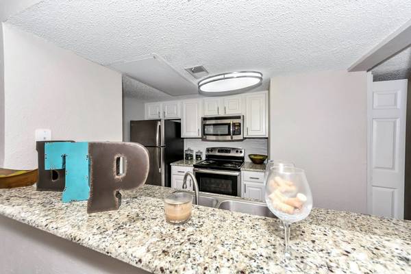 $1,125 / 1br - 686ft2 - 2 Resort Style Pools, Tub/Shower, Pet Play Area (4500 Sojourn Dr, Addison, TX)63796578312963124