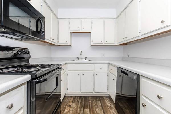$1,220 / 2br - 697ft2 - Cocina Totalmente Eléctrica, Llame para Más Información, Acabados Actualizados (Tucson)63674756492801122