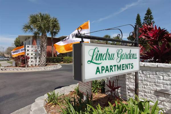 $1,604 / 2br - 870ft2 - Your dog or cat is welcome! Amazing pet-friendly 2 BR / 2 BA! (Clearwater - Near Parks and Beaches)63991086098050123