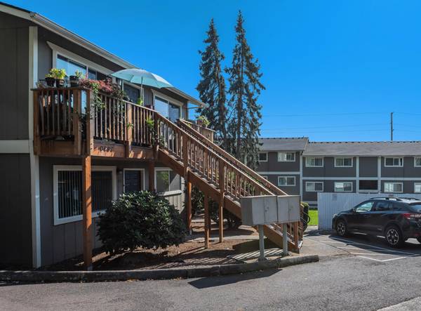 $1,400 / 2br - CALL NOW & TOUR! - On-site Laundry Facility - Area Walk Score of 78 (Portland)63841707689475122