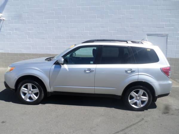 AWD* 2009  SUBARU  FORESTER  * 5 SPEED  MANUAL,AWD** - $5,480 (EVERETT)63617234633731120